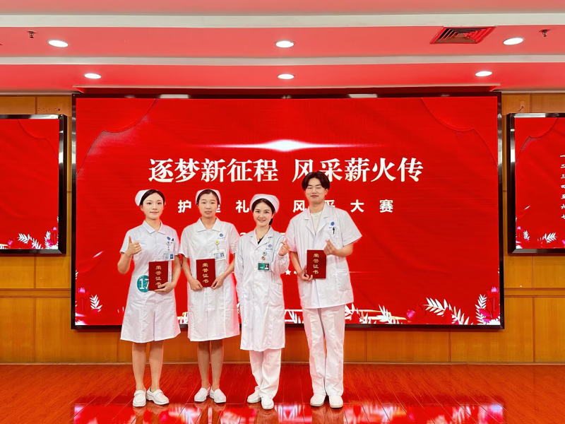 左二是她_副本.png